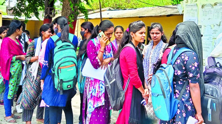 नामांकन की अंतिम तिथि आज, अबतक महज 35 फीसदी छात्रों ने ही कराया दाखिला