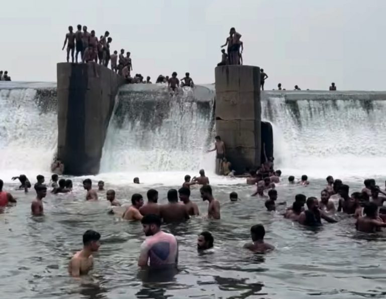 आकर्षक ही नहीं, खतरनाक भी हैं दामोदर नदी के कई तट