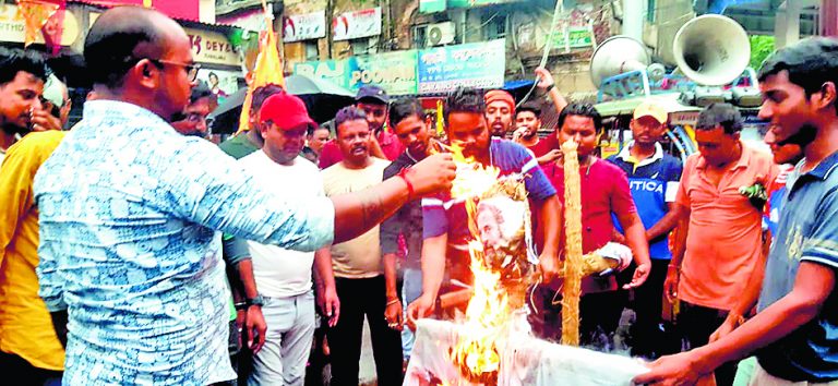 राहुल गांधी के बयान के खिलाफ प्रदर्शन