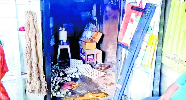 कई दुकानों में चोरी से व्यवसायी आतंकित