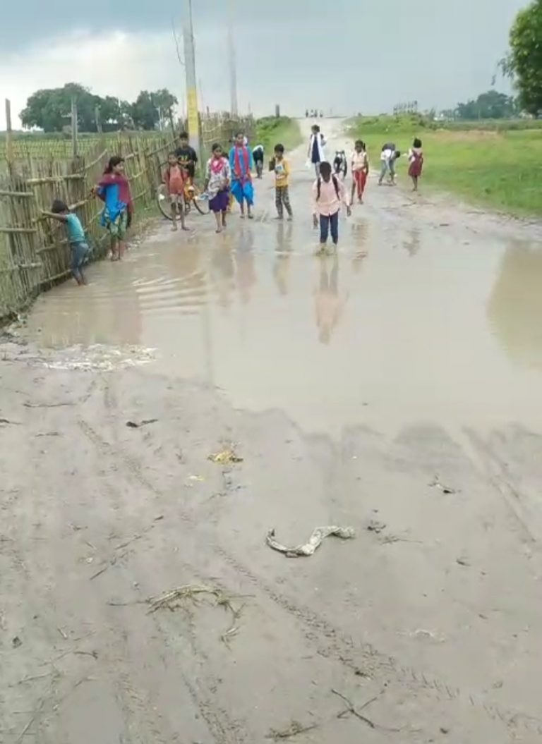 अधर में लटका निर्माणाधीन सीमा सड़क,लोगों के लिए सर दर्द