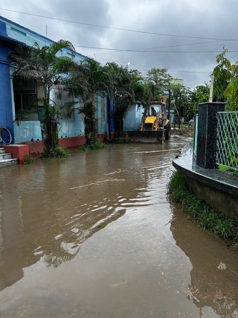 सदर अस्पताल व डाक अधीक्षक कार्यालय तालाब में हुआ तब्दील