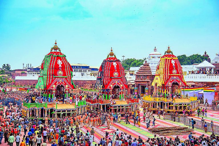 सिंहद्वार के सामने पहुंचे तीनों रथ, श्रीजगन्नाथजी की प्रसिद्ध गुंडिचा रथयात्रा आज