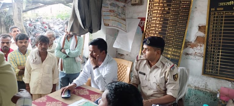 जनता दरबार में सुने गये भूमि विवाद के मामले
