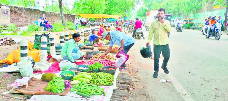 लालपुर में अतिक्रमण हटाने के बाद फिर से लग गयीं दुकानें