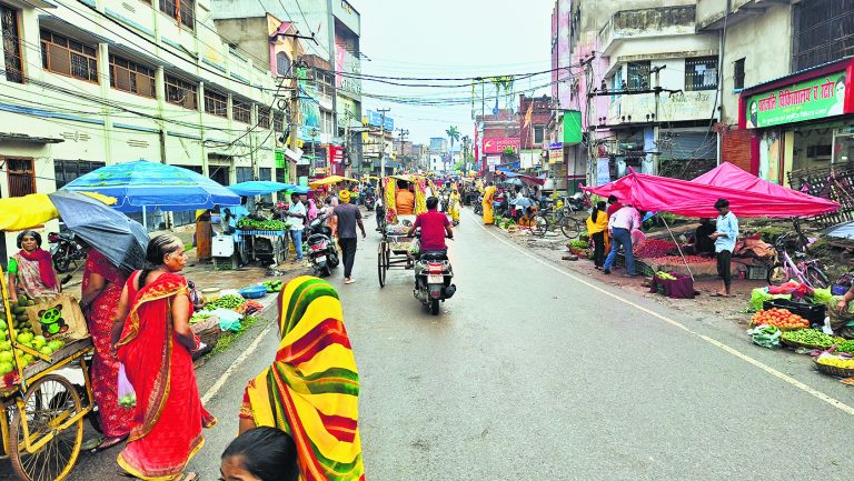 शहर के चौक-चौराहों से नहीं हटा अतिक्रमण