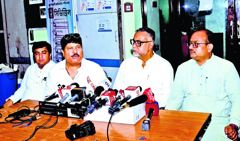 तापस राय व अर्जुन सिंह के नेतृत्व में सीइओ से मिले भाजपा के प्रतिनिधि