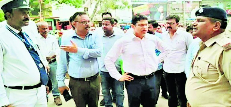 बाढ. डीआरएम ने बाढ़ स्टेशन का किया औचक निरीक्षण, दिये निर्देश