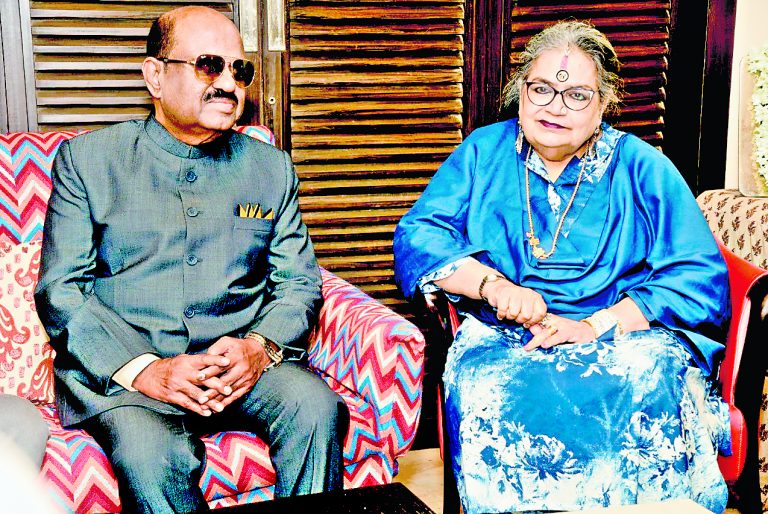 राज्यपाल ने सिंगर उषा उथुप से की मुलाकात