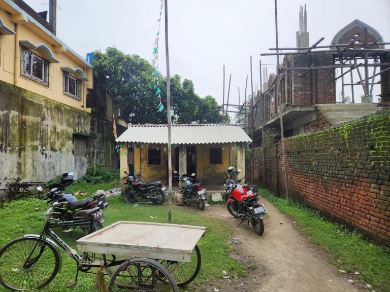 बिजली सहित अन्य मूलभूत सुविधाओं से वंचित है शाखा डाकघर पौआखाली