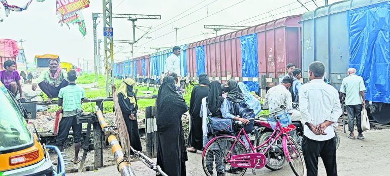 माल गोदाम के पास रेल लाइन का टूटा फ्लेंजा, परिचालन बाधित