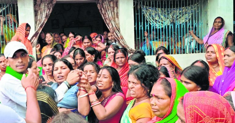 गुजरात में युवक की मौत, शव घर पहुंचे ही परिजनों में मचा कोहराम