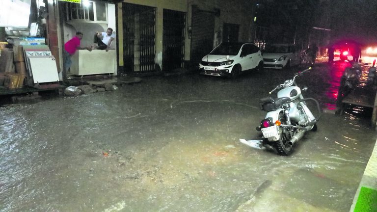 तीन घंटे के अंदर जिले में 102 एमएम बारिश
