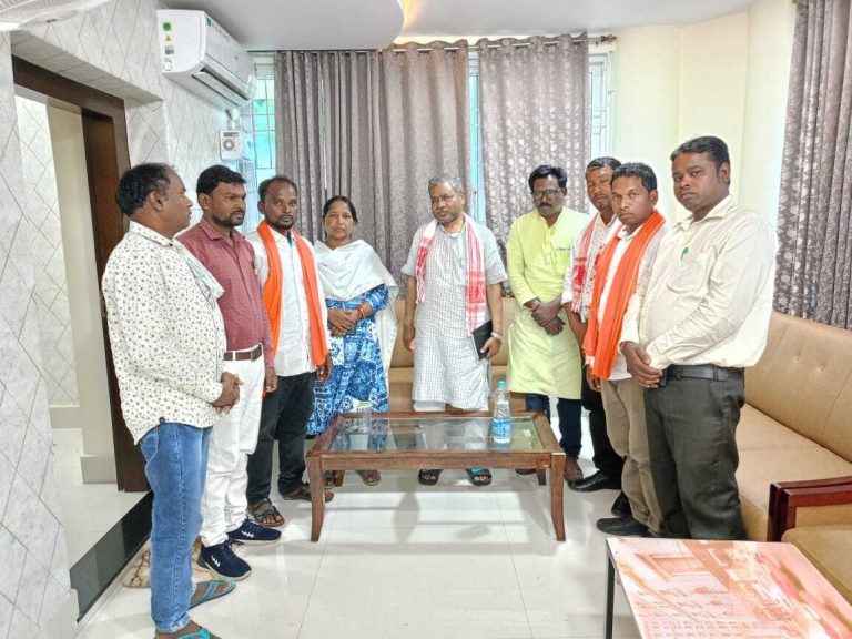 बाबूलाल मरांडी से मिले भाजपा अजजा मोर्चा के कार्यकर्ता