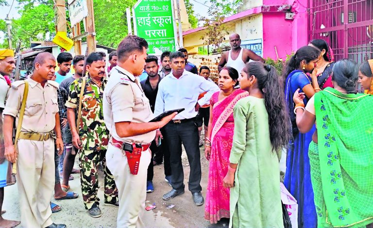 बाइक सवार अपराधियों ने महिला के गले से छीनी सोने की चेन व मंगलसूत्र