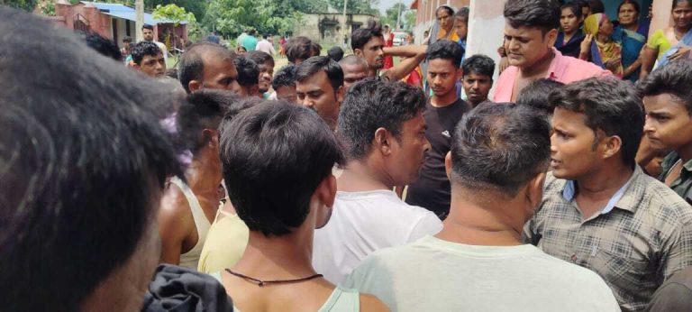 कक्षा तीन के छात्र की गड्ढे में डूबने से मौत, अभिभावकों का हंगामा