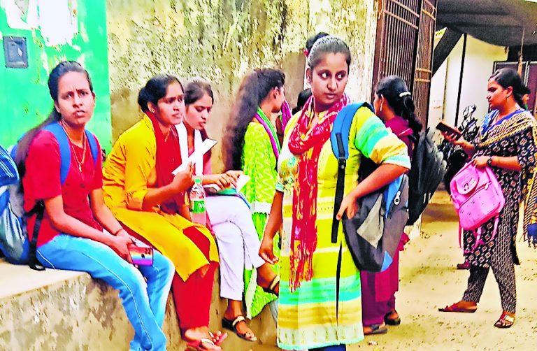 स्नातक फर्स्ट सेमेस्टर परीक्षा की तैयारियों में जुटा विश्वविद्यालय