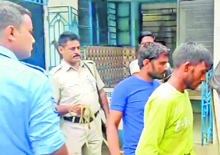 डकैती की सजिश रचते पांच अरेस्ट