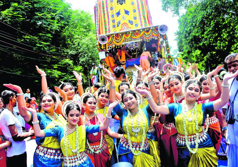 वापसी रथयात्रा के दौरान झूमे श्रद्धालु