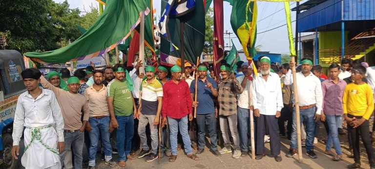 दारू में ताजिया और निशान के साथ निकाला जुलूस