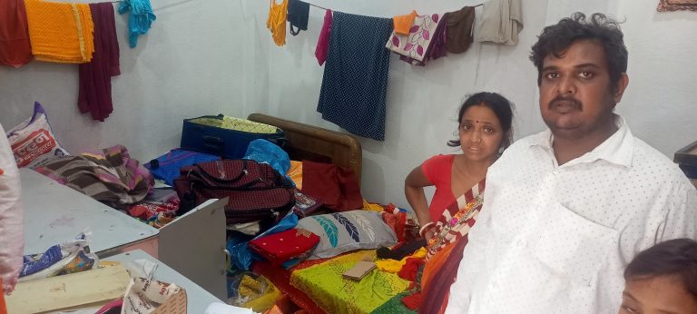 हथियार के बल पर परिवार को बंधक बना कर कच्छा-बनियान गिरोह ने की लूटपाट