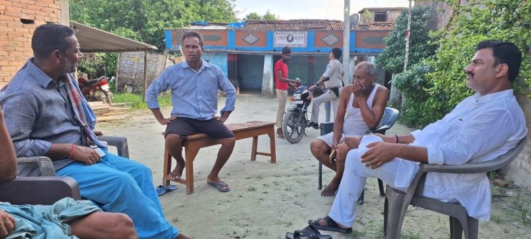 विधायक ने परिजनों से मिलकर दी सांत्वना