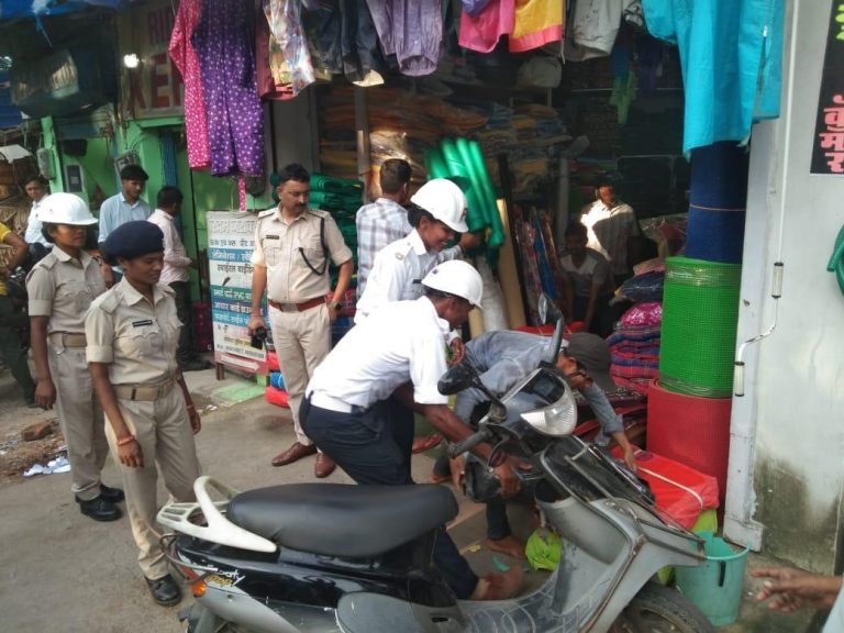 Ranchi news : अतिक्रमण हटाओ अभियान चलाया गया, दो ट्रक सामान, तीन ठेला व चार दोपहिया वाहन जब्त