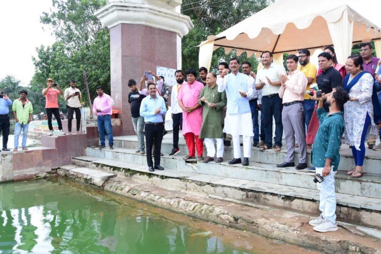 Ranchi news : ई-बॉल तकनीक से एक साल में साफ होगा बड़ा तालाब का पानी