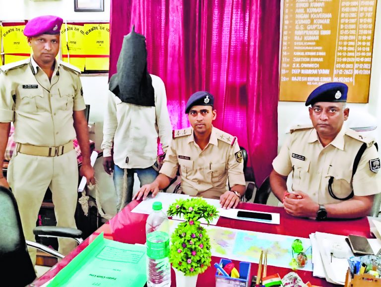 स्टेशन पर चाकू मारकर छिनतई करने के मामले में चौथा आरोपित गिरफ्तार