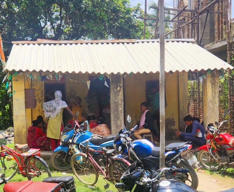 मूलभूत सुविधाओं के अभाव का दंश झेल रहा पौआखाली डाकघर