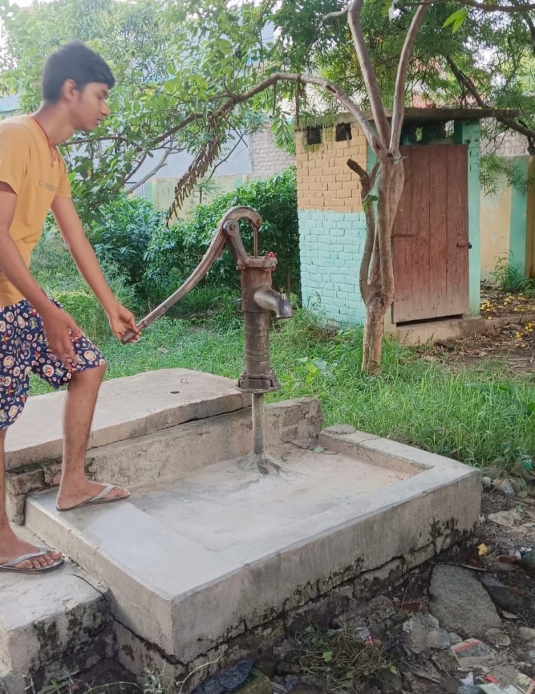 चरम पर पहुंचा पेयजल संकट, बूंद-बूंद पानी के लिए तरस रहे लोग