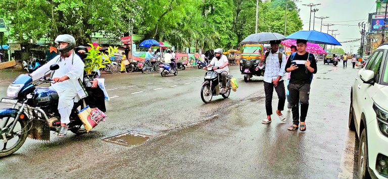 राउरकेला : जमकर बरसे बादल, तापमान में छह डिग्री गिरावट दर्ज