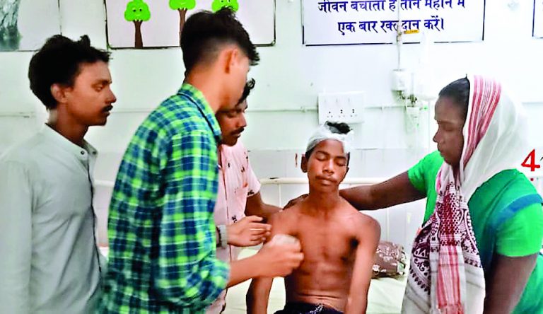 crime news : पाकुड़ केकेएम कॉलेज के हॉस्टल में छात्रों और पुलिसकर्मियों में हिंसक झड़प