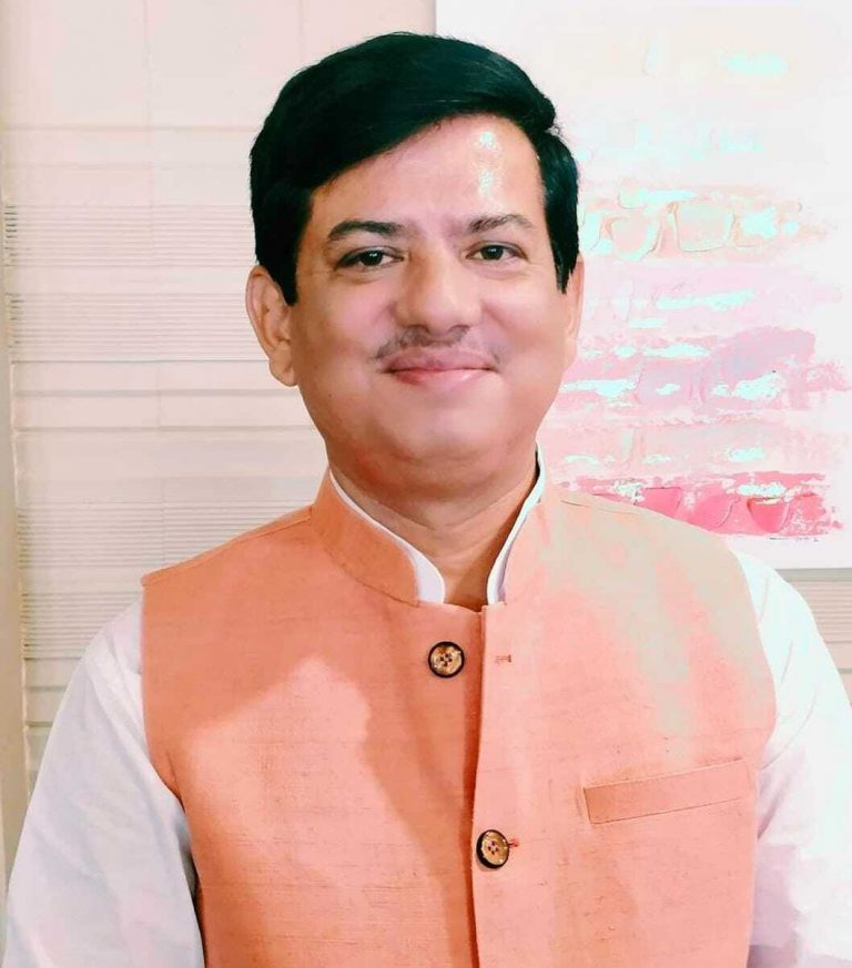 गौरवशाली परंपरा को यादकर स्वयं में रो रहा है जिला स्कूल