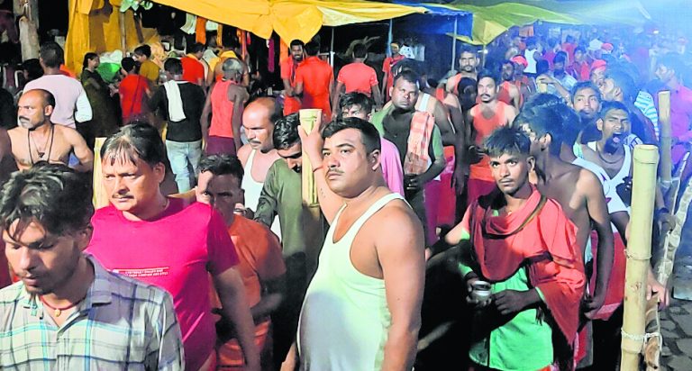 80 हजार भक्तों ने गुप्ताधाम में किया जलाभिषेक