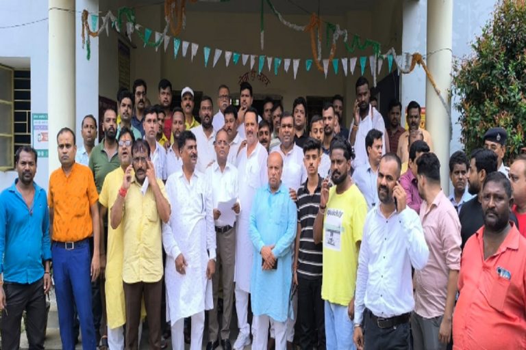 गिरिडीह : मुहर्रम के दौरान हुई झड़प मामले में तीन पुलिस हिरासत में, भाजपा नेताओं ने किया प्रदर्शन