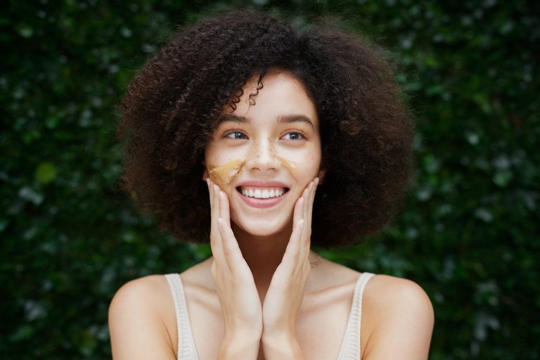 Monsoon Beauty Tips : बरसात के मौसम में नेचुरल ब्यूटी पाने के लिए इस्तेमाल करें ये घरेलू  नुस्खे, फॉलो करें ये आसान टिप्स