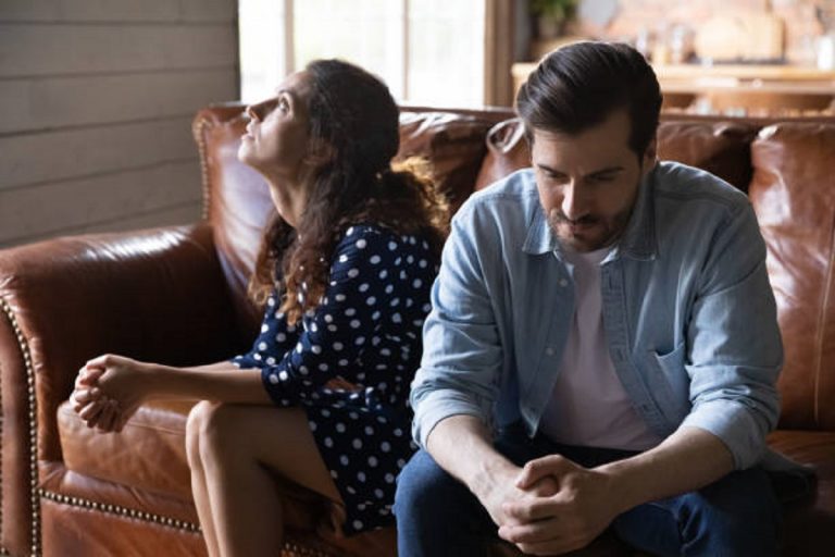 Relationship Tips: ईगो से खत्म हो रहा है रिश्ता, तो फॉलो करें ये टिप्स