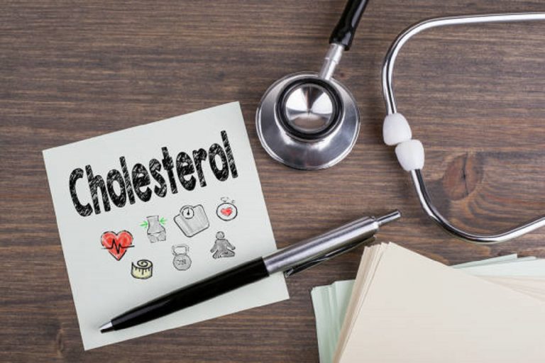 How to control cholesterol: इन फलों को  खाने से कंट्रोल होगा कोलेस्ट्रॉल