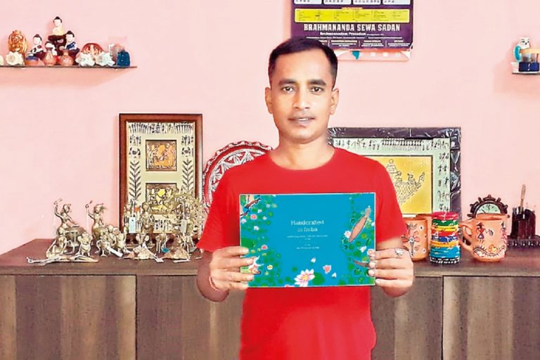 संसद भवन की शोभा बना जमशेदपुर के मोहन का ‘टेराकोटा’, झारखंडी कला की आ रही सोंधी महक