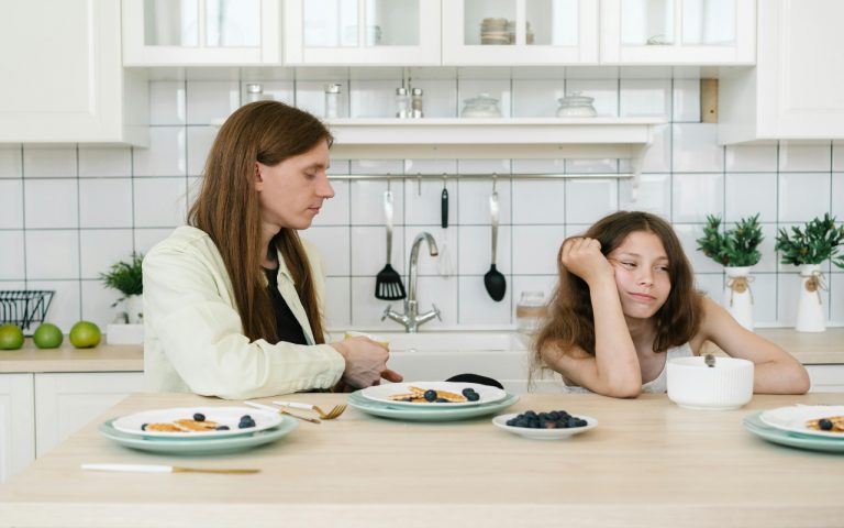 Parenting Tips: बच्चों को सिखाएं ये 5 अच्छी आदतें नहीं होंगे शर्मिंदा, जानिए