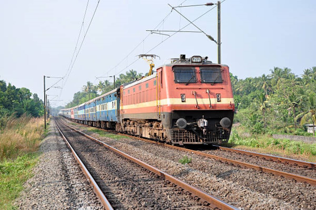 bihar train news| Train News: Change in the routes of these four pairs of trains of Bihar, Railways took a decision regarding Mahakumbh.