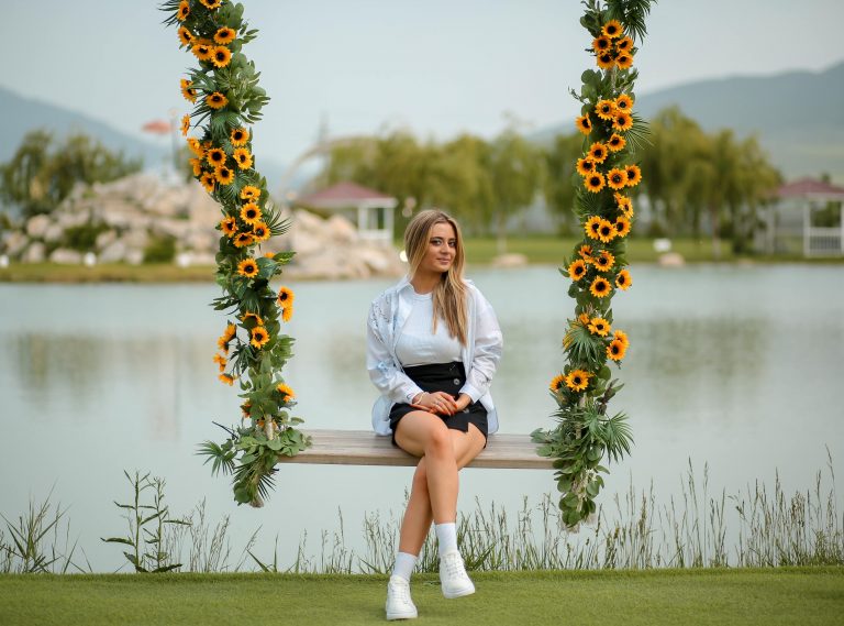 Jhula Decoration Ideas: हरियाली तीज पर अपने झूले को सजाएं ये इंटरेस्टिंग अंदाज में, लगेगा सुंदर, आप भी ट्राई करें