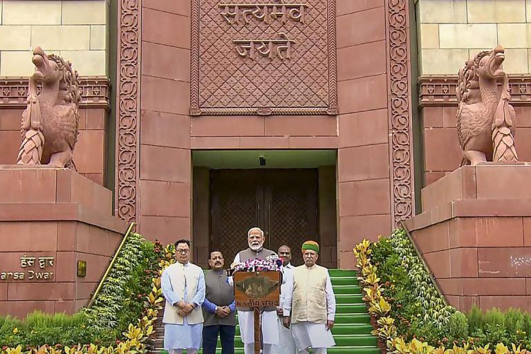 ‘प्रधानमंत्री ने 10 साल तक देश का गला घोंटा’, पीएम मोदी पर कांग्रेस का पलटवार