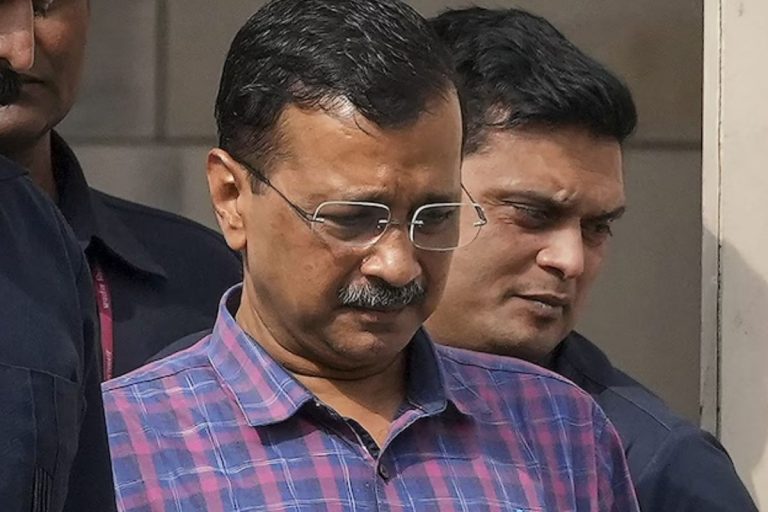 Liquor Scam: केंद्र के फैसले से केजरीवाल को लग सकता है झटका