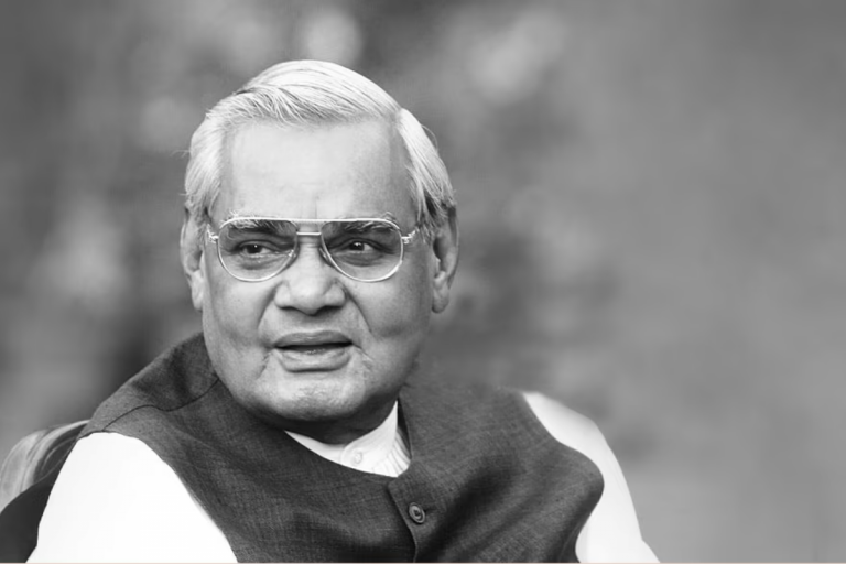 Atal Bihari Vajpayee Poem: ये है अटल बिहारी वाजपेयी की कालजयी रचना, आशा की लहर दौड़ जाती हैं इसे पढ़कर