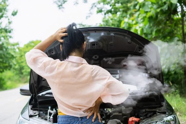 Car Tips: अगर करेंग ये गलती तो कार का इंजन हो जाएगा ओवरहीट, कट जाएगी जेब