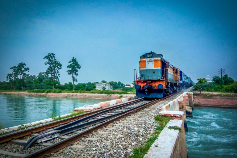 Railway : बुक करना है पूरी बोगी ? इतना लगेगा किराया