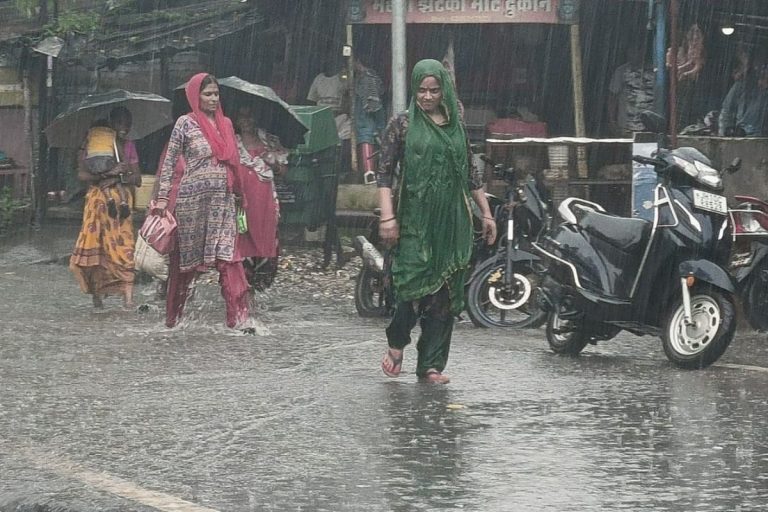 Jharkhand Weather Alert: रांची में बदला मौसम, गरज के साथ झमाझम बारिश, वज्रपात का येलो अलर्ट
