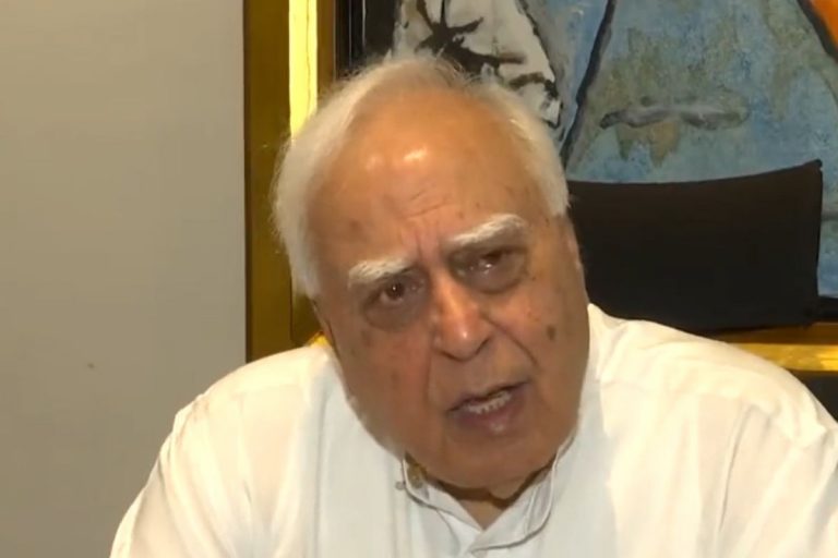 Birthday Special: कपिल सिब्बल एक पैरवी की लेते हैं लाखों रुपये, करोड़ों के मालिक हैं सपा सांसद, कारों के भी शौकीन